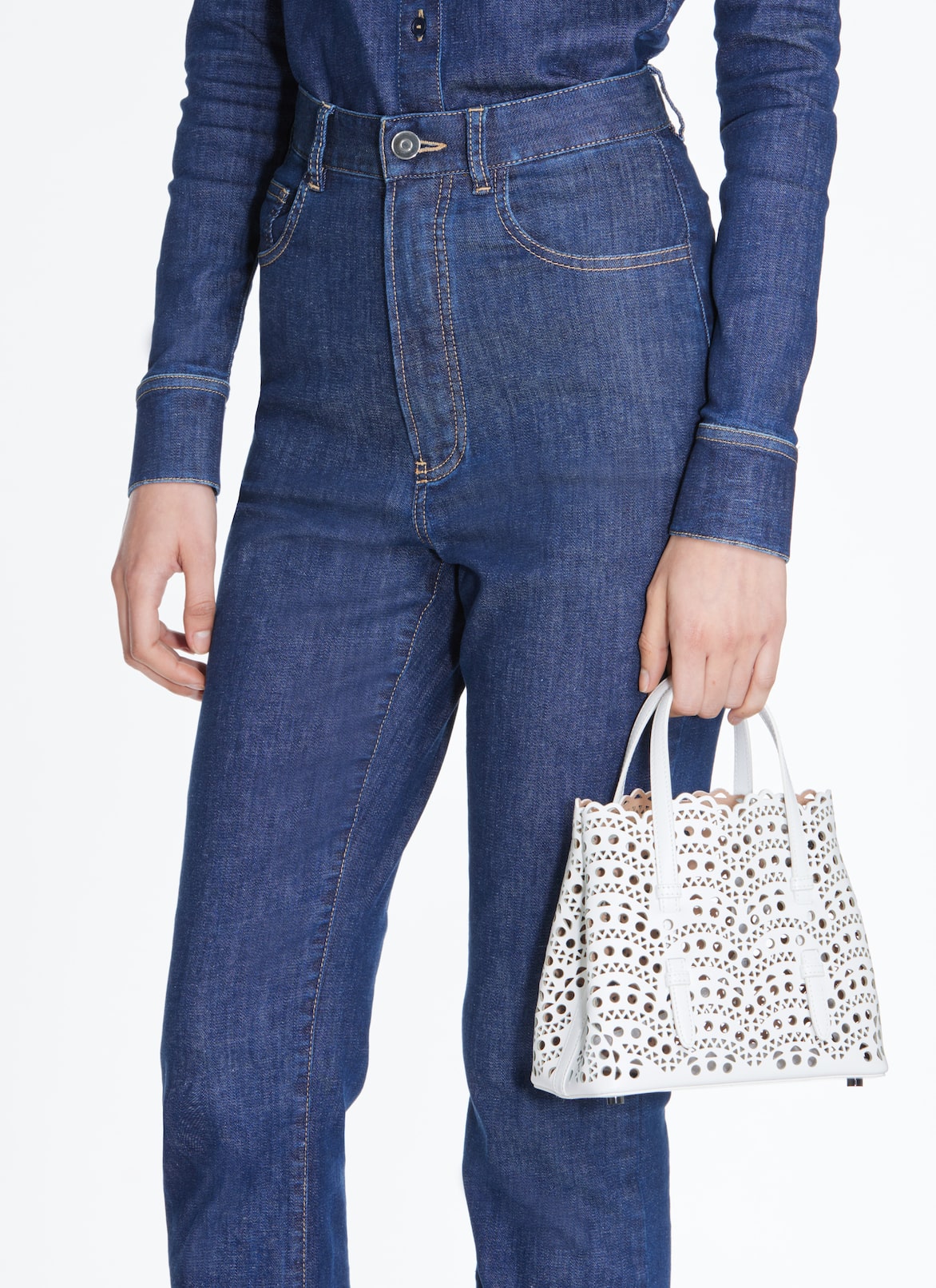MINA 20 BAG IN VIENNE WAVE CALFSKIN ALAÏA OPTIC WHITE MINA 20 BAG IN VIENNE WAVE CALFSKIN